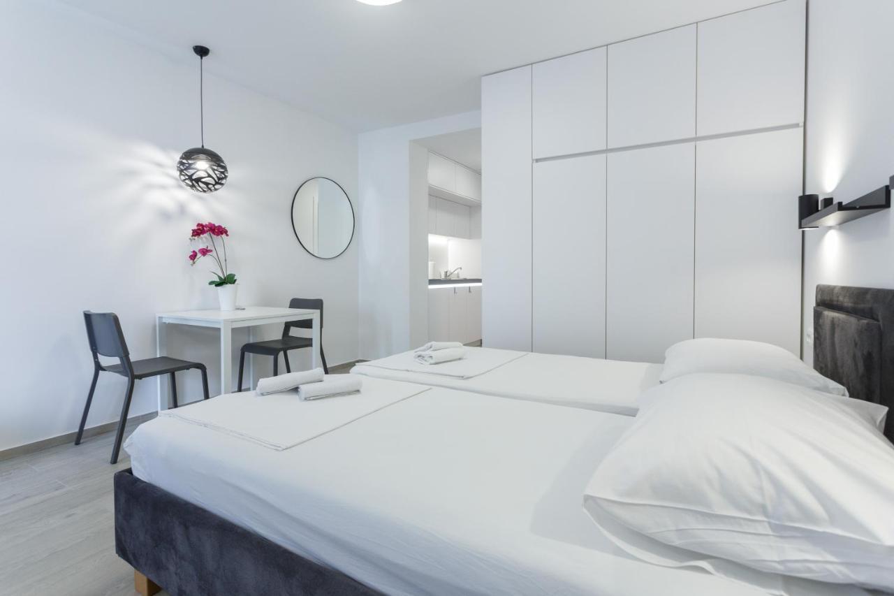 Apartments Sindy And Mendy With Parking Space In The Garage Dubrovnik Exterior photo